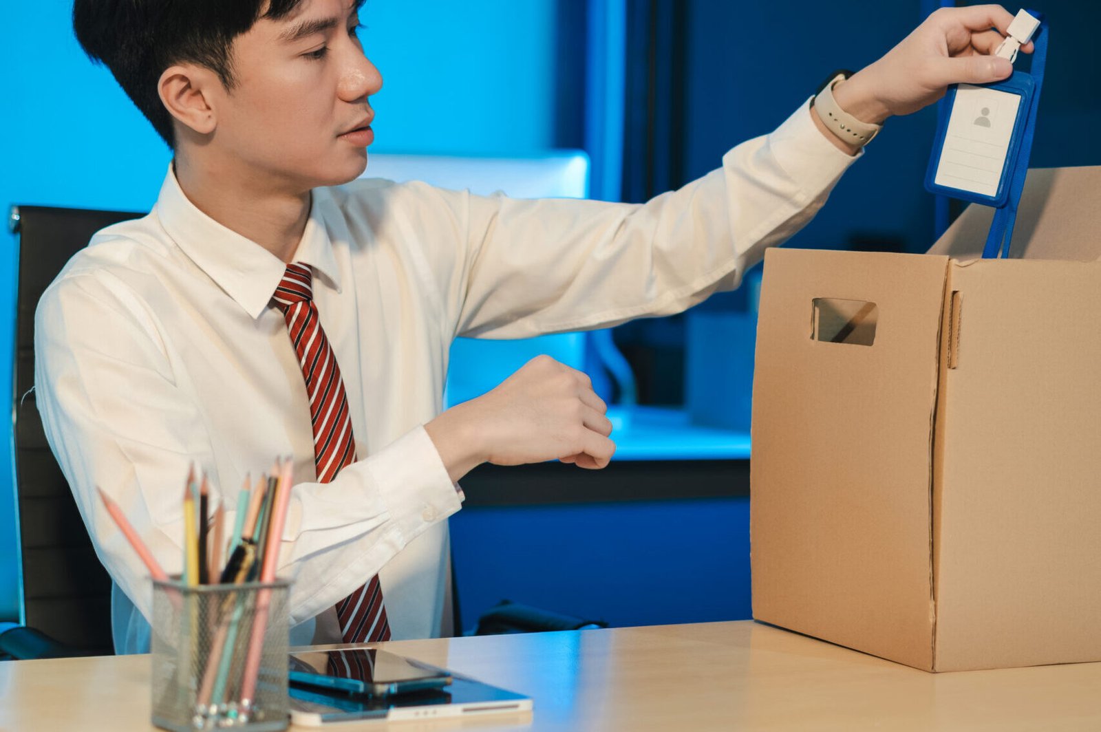 concept-business-failure-and-unemployment-problem-scaled-e1741341291130.jpg